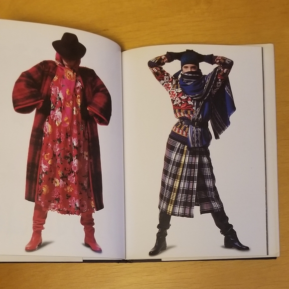 Assouline –  Kenzo Universe of Fashion  (1999) - Picture 9 of 14